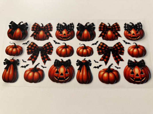Pumpkins with checkered bows